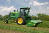 Descubre la potencia y eficiencia de la segadora autopropulsada John Deere
